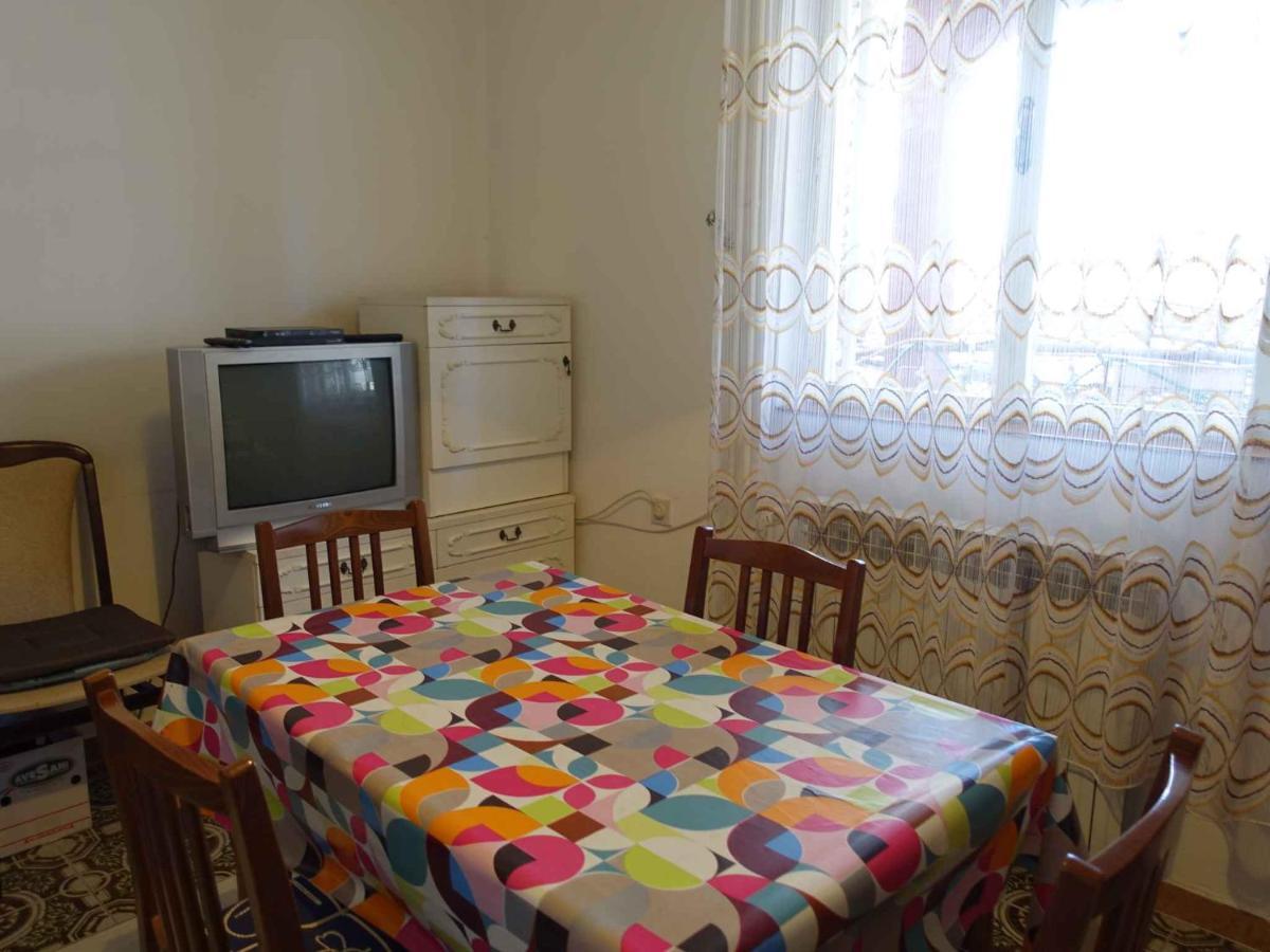 Apartment In Omisalj - Insel Krk 39736 Eksteriør bilde