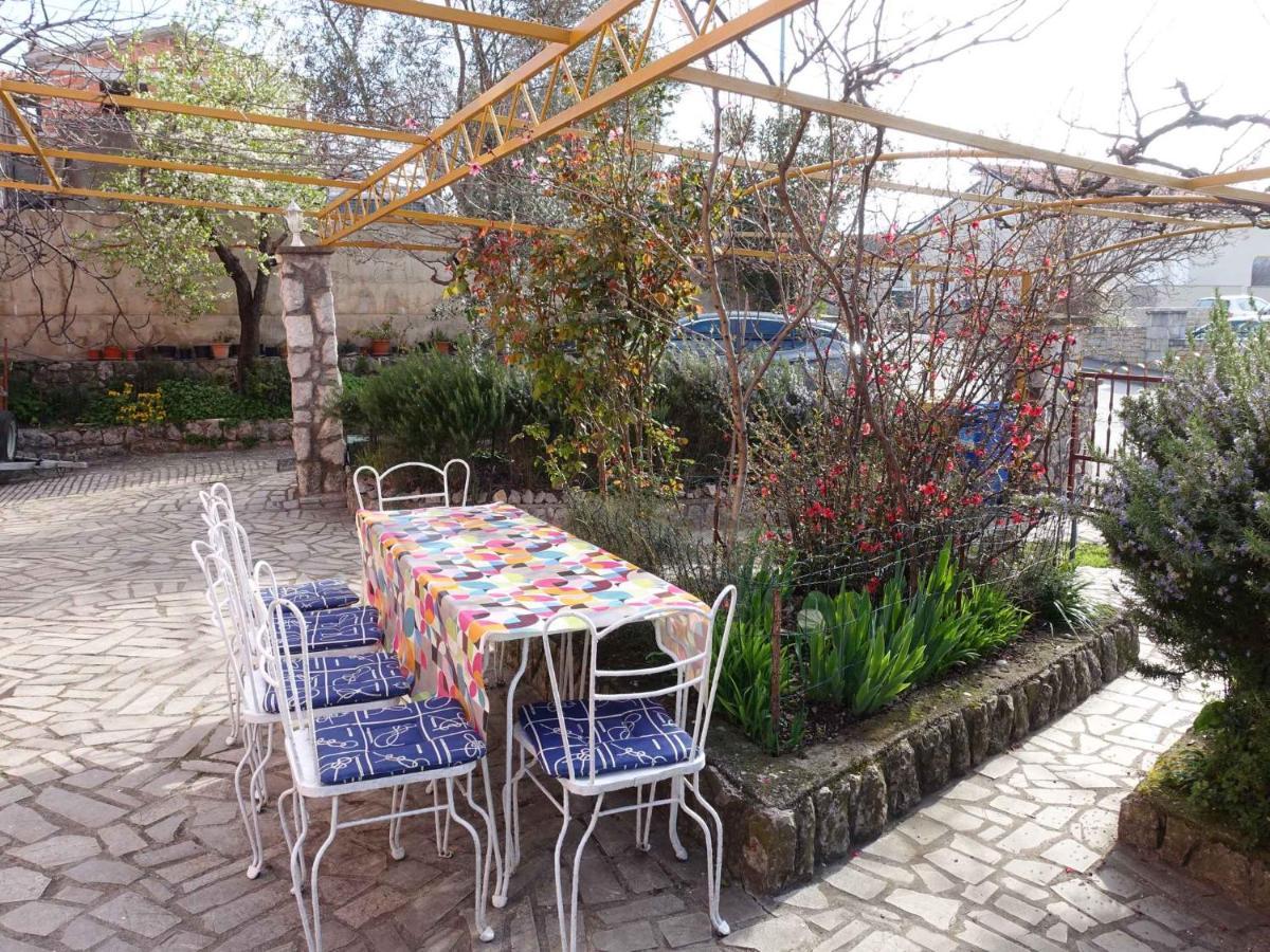 Apartment In Omisalj - Insel Krk 39736 Eksteriør bilde